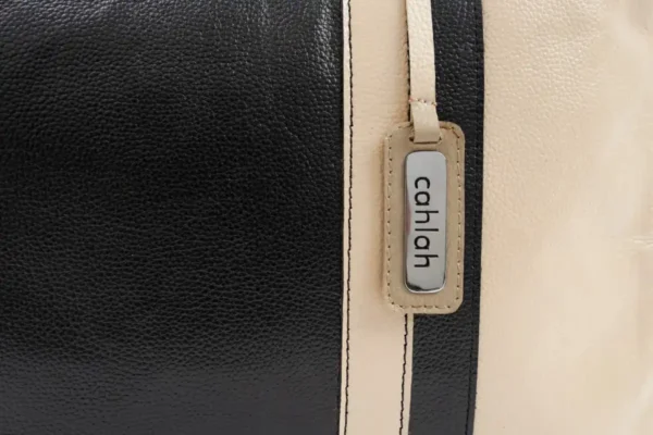 Invictus-Laptop-Bag-Black-Closeup-View-Cahlah