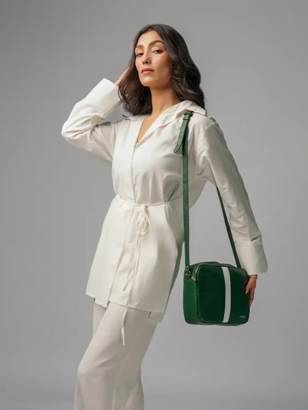 Young-Girl-Carrying-Urban-Snap-Camera-Bag