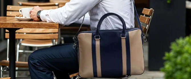 Man-Sitting-Outdoor-Carrying-Invictus-Laptop-Bag-Navy-Sideview-View-Cahlah-au Man-Sitting-Outdoor-Carrying-Invictus-Laptop-Bag-Navy-Sideview-View-Cahlah-au